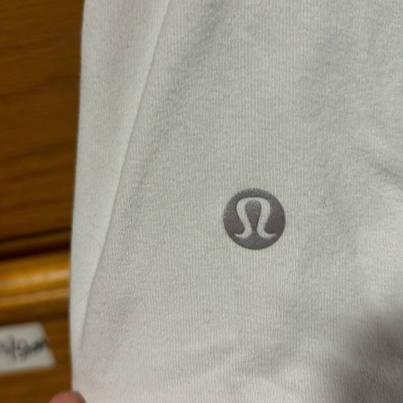 White lulu🍋 tanktop - Picture 3 of 3